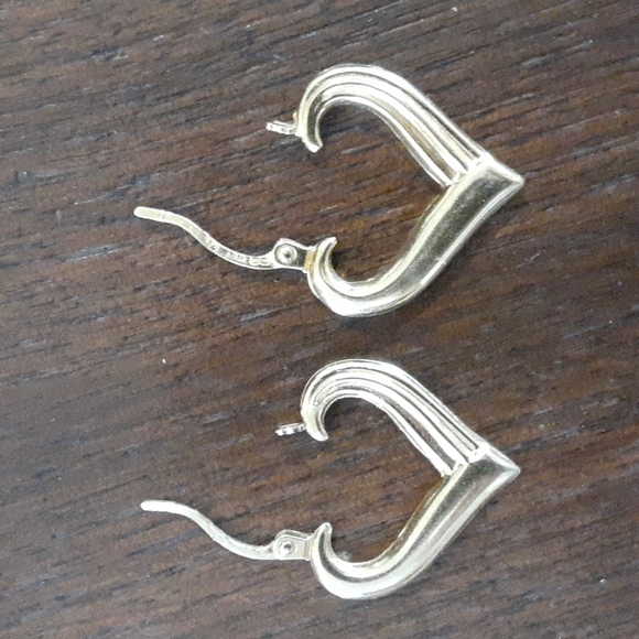 14kt Heart Shape Valentines Gold Pierced Earrings - Picture 2 of 6